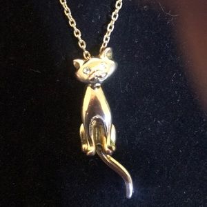 Articulated cat pendant necklace